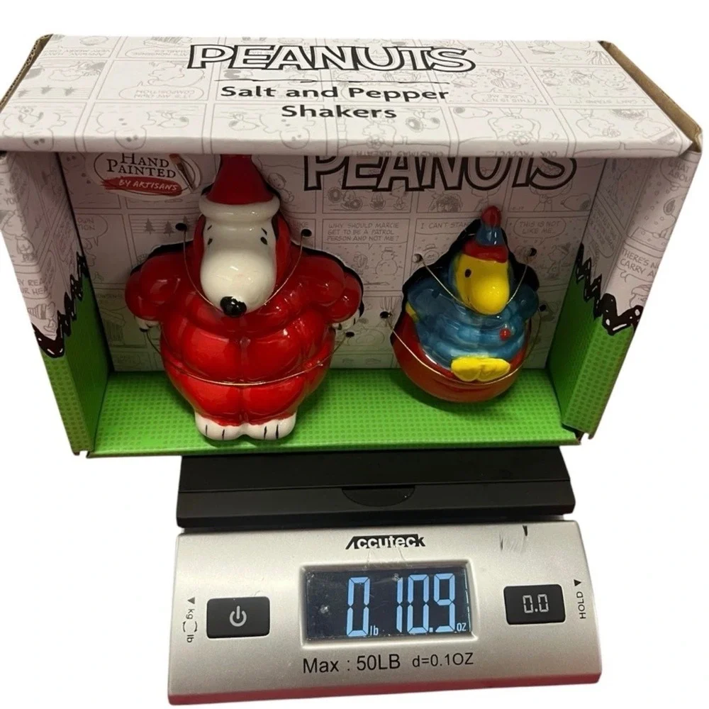 Peanuts Snoopy Woodstock Puffer Coat Salt and Pepper Shakers Christmas